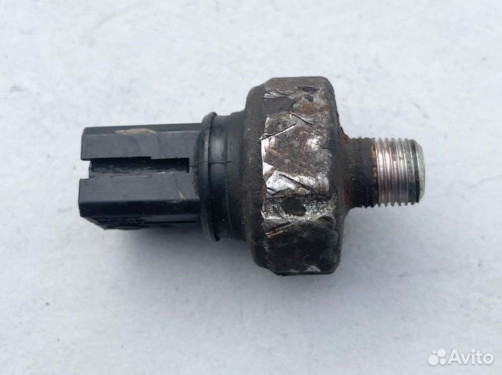 Датчик давления масла Nissan Primera P12