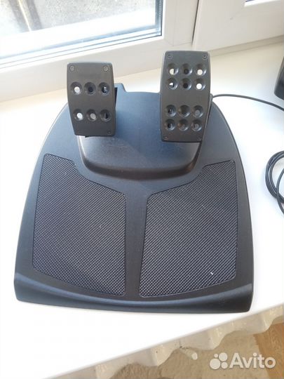 Игровой руль logitech momo racing