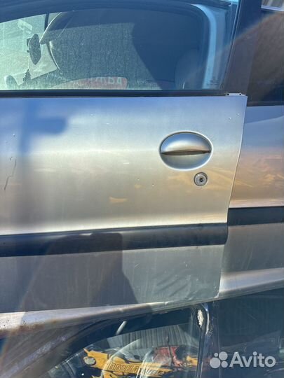 Дверь передняя левая Peugeot 206