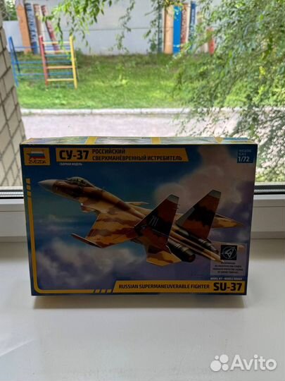Модель самолета Су-37 для сбора