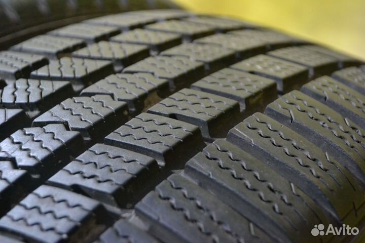 Kumho WinterCraft KW27 215/50 R17