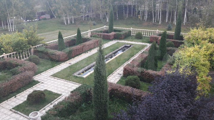 Дом 700 м² на участке 2,16 га