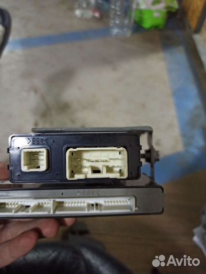 Блок управления ремнями безопасности Toyota Land C