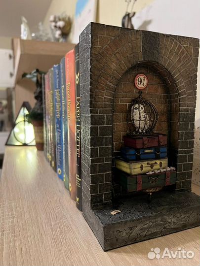 Держатель для книг. Платформа 9 Гарри Поттер
