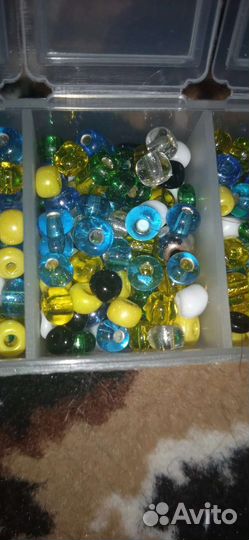 Смешанный бисер большой и маленький