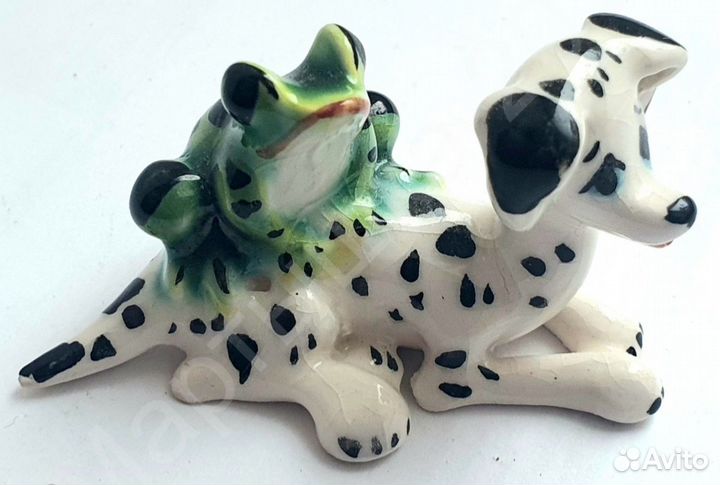 Статуэтка миниатюра фаянс собака далматин лягушка
