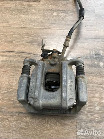 Суппорт тормозной задний правый Bmw 528I F10