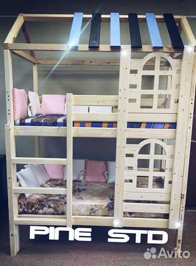Двухъярусная кровать домик с окошками