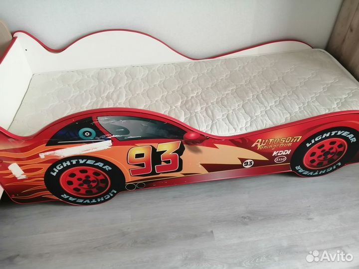 Детская кровать машина с матрасом