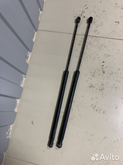 Опоры багажника Skoda Octavia A5