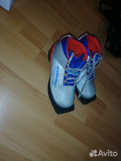 Лыжные ботинки