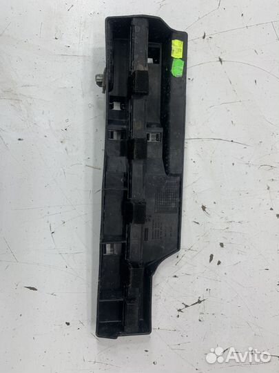 Peugeot 408 кронштейн порога передний левый