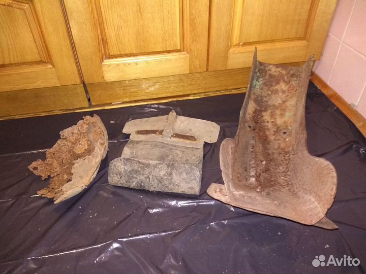 Знак М бампера от авто, бутылки СССР