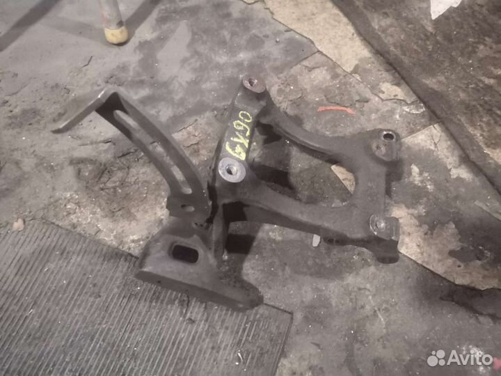 Кронштейн кондиционера с роликом