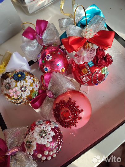 Елочные шарики