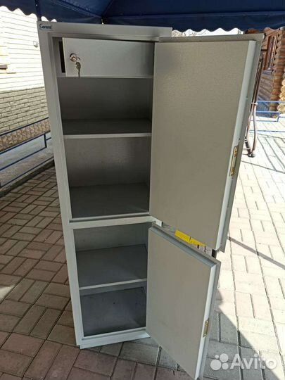 Сейф металлический