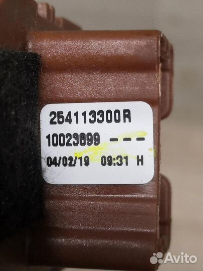 Кнопка стеклоподъемника Renault Arkana