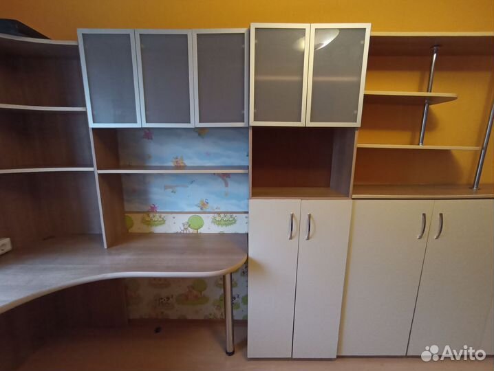 Детская стенка со столом