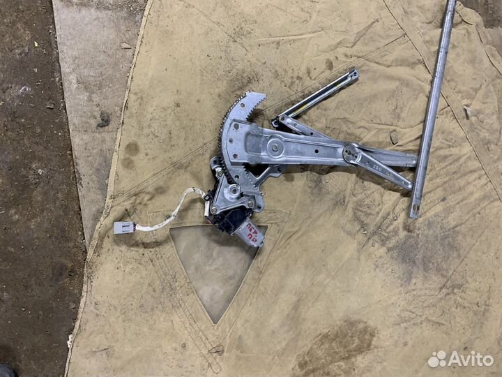 Стеклоподъемник правый передний honda Stepwgn RF1