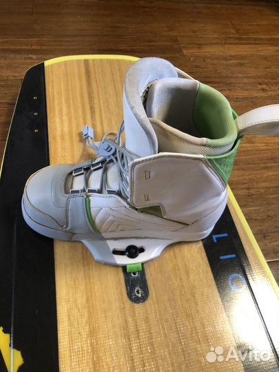 Вейкборд Liquid Force FLX 131 с ботинками