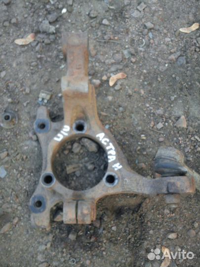 Кулак поворотный на Опель Астра Н 2010 года