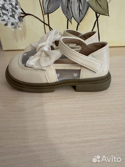 Сандалии для девочки 24 размер новые