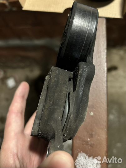 Ролик натяжителя ремня комплект