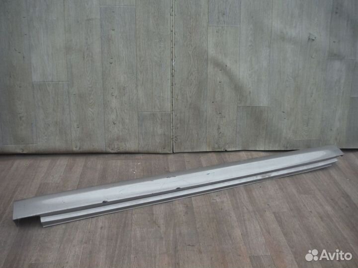 Порог накладка правый nissan Tiida 2010