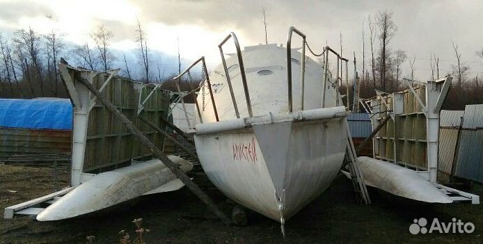 Парусный тримаран