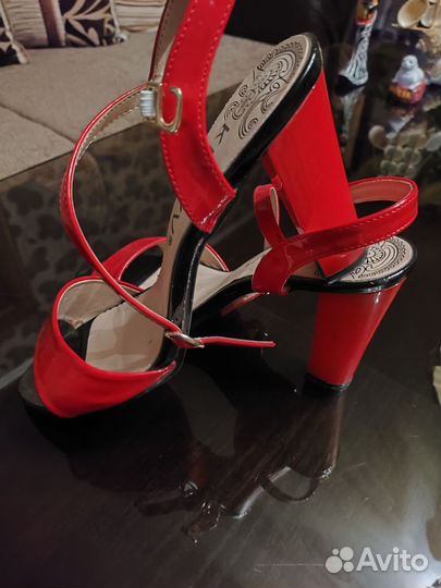 Босоножки кожаные 38