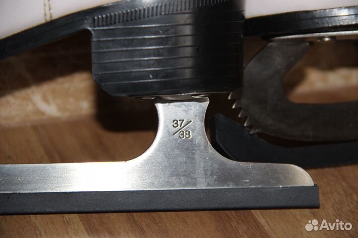 Коньки фигурные 38 размер