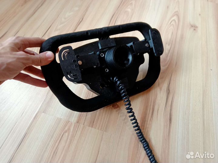 Руль штурвал logitech Thrustmaster Moza