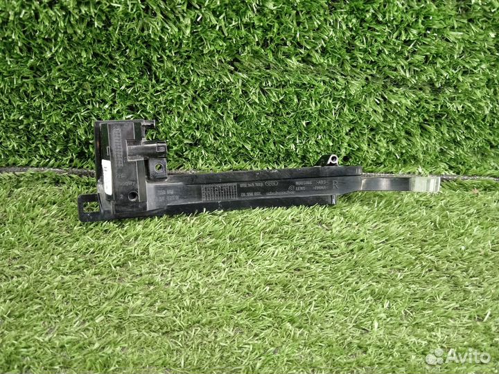 Повторитель поворота в зеркало правый VAG Audi A3