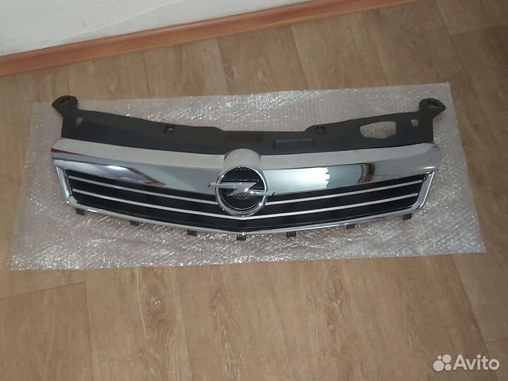 Решетка радиатора Opel Astra h
