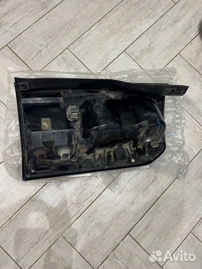 Задняя левая фара на Land Rover discovery