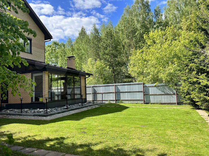 Коттедж 292,2 м² на участке 6 сот.