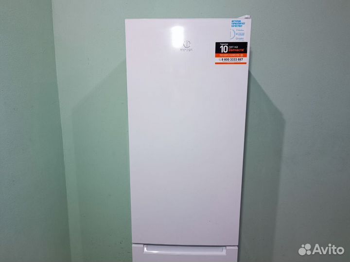Холодильник Indesit DS320W 2020 года Гарантия