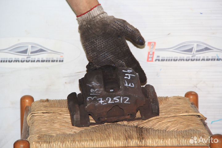 Суппорт перед лево c BMW 3-Series E46 N42B20