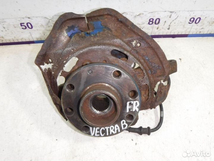 Кулак передний правый Opel Vectra B