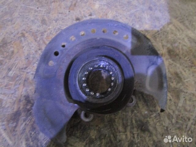 Кулак поворотный передний правый Nissan Maxima (J3