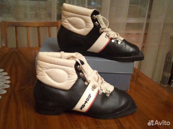 Лыжные ботинки