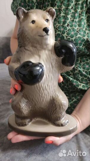 Медведь боксëр из фарфора