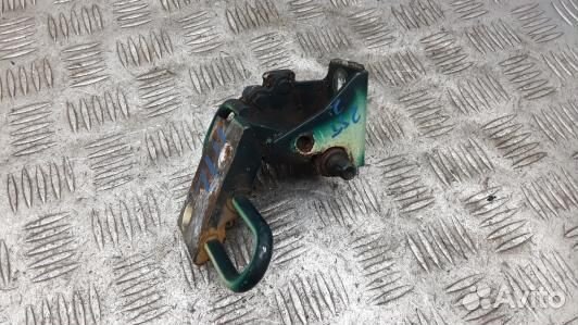 Петля передняя левая skoda octavia A4 (2ST02EW01)