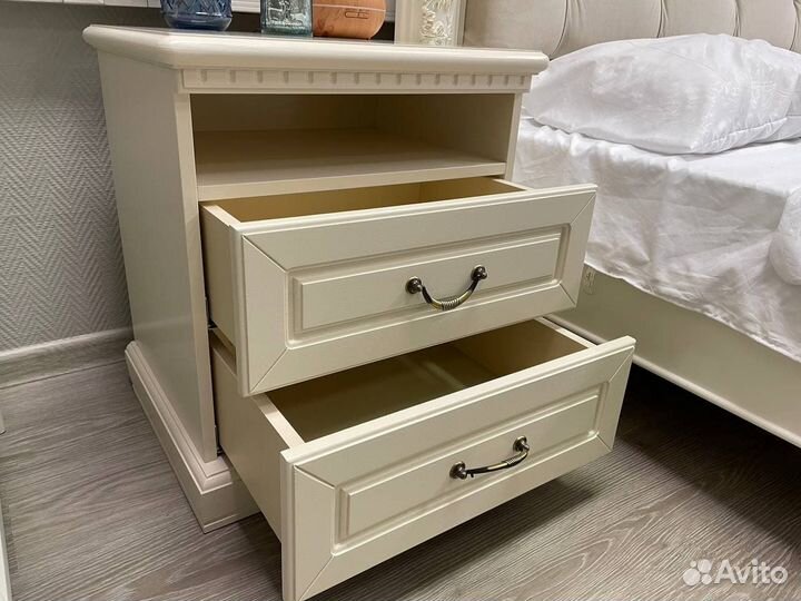 Тумба прикроватная массив