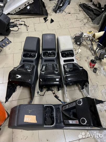 Подлокотник / центральная консоль I-pace x590