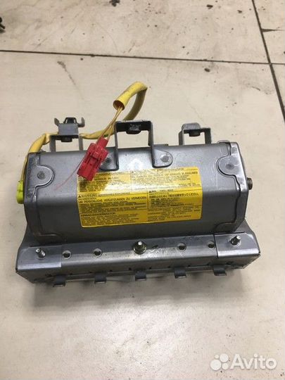 Подушка безопасности пассажира