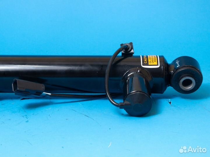 Амортизатор задний на Volvo XC60