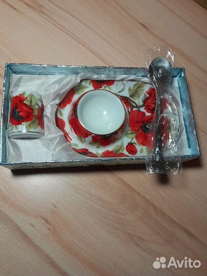 Тарелочка под яйцо с ложкой и солонкой 