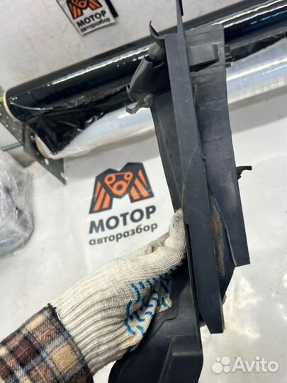 Накладка крыла передняя правая Ford Focus 3