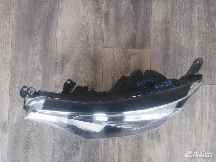Фара левая (№32) Toyota Rav 4 45 2017